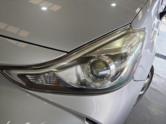 トヨタ プリウスα ヘッドライトくすみ取り ヘッドライトリペア 黄ばみ取り ヘッドライト暗い 藤井寺 羽曳野 富田林 柏原 八尾 堺 阪南鈑金 zvw30 zvw50 zvw40  プリウス  修復 車検