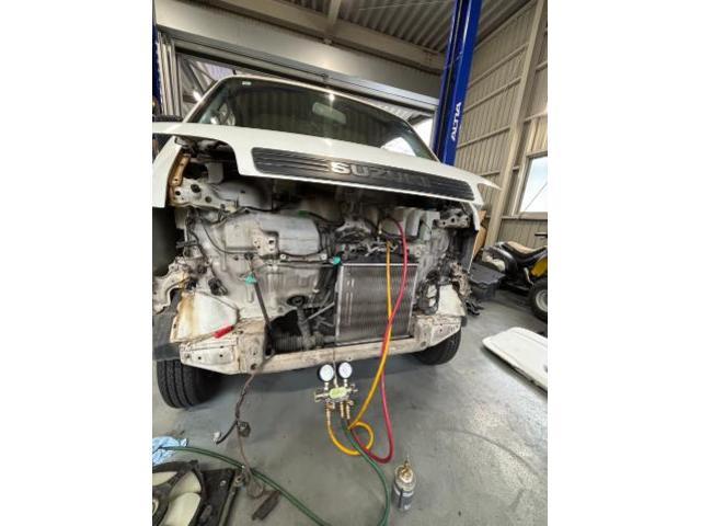 スズキ　キャリイトラック　エアコン不良　電装系修理　エアコンが効かない　暑い　藤井寺　羽曳野　富田林　柏原　八尾　堺　阪南鈑金　阪南鈑金　　コンプレッサー　