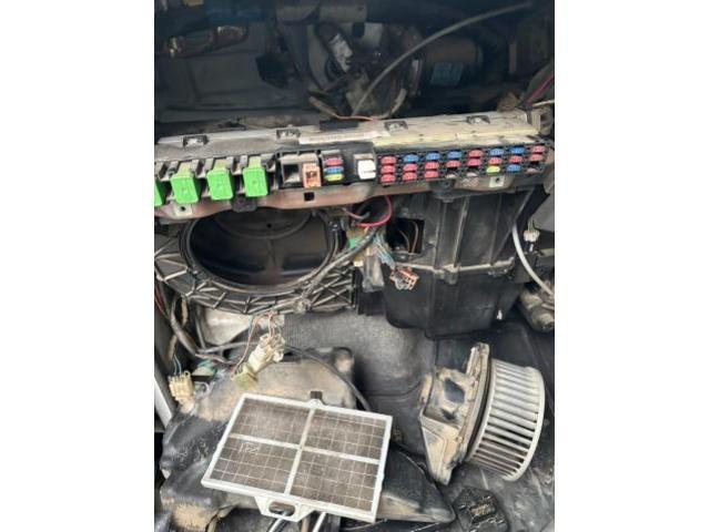 いすゞ　エルフトラック　エアコン修理　電装系修理　風が出ない　エアコン修理　エアコンが直らない　藤井寺　羽曳野　富田林　柏原　八尾　阪南鈑金　いすず　　