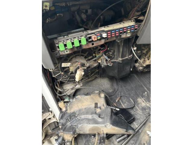 いすゞ　エルフトラック　エアコン修理　電装系修理　風が出ない　エアコン修理　エアコンが直らない　藤井寺　羽曳野　富田林　柏原　八尾　阪南鈑金　いすず　　