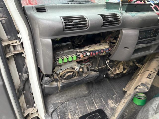 いすゞ　エルフトラック　エアコン修理　電装系修理　風が出ない　エアコン修理　エアコンが直らない　藤井寺　羽曳野　富田林　柏原　八尾　阪南鈑金　いすず　　