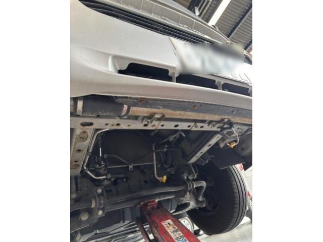 日産　キャラバン　NV350　冷たい風が出ない　暑い　電装系修理　 エアコンが効かない　ガス漏れ　ガス補充　ハイエース　走ると効き出す　藤井寺　羽曳野　富田林　柏原　八尾　堺　阪南鈑金