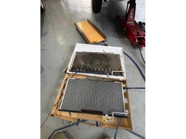 日産　キャラバン　NV350　冷たい風が出ない　暑い　電装系修理　 エアコンが効かない　ガス漏れ　ガス補充　ハイエース　走ると効き出す　藤井寺　羽曳野　富田林　柏原　八尾　堺　阪南鈑金