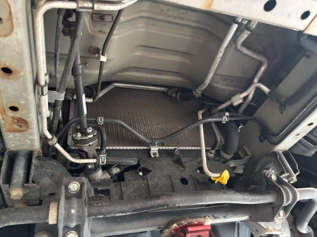 日産　キャラバン　NV350　冷たい風が出ない　暑い　電装系修理　 エアコンが効かない　ガス漏れ　ガス補充　ハイエース　走ると効き出す　藤井寺　羽曳野　富田林　柏原　八尾　堺　阪南鈑金