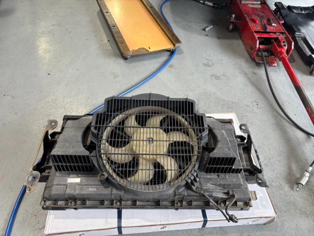 日産　キャラバン　NV350　冷たい風が出ない　暑い　電装系修理　 エアコンが効かない　ガス漏れ　ガス補充　ハイエース　走ると効き出す　藤井寺　羽曳野　富田林　柏原　八尾　堺　阪南鈑金