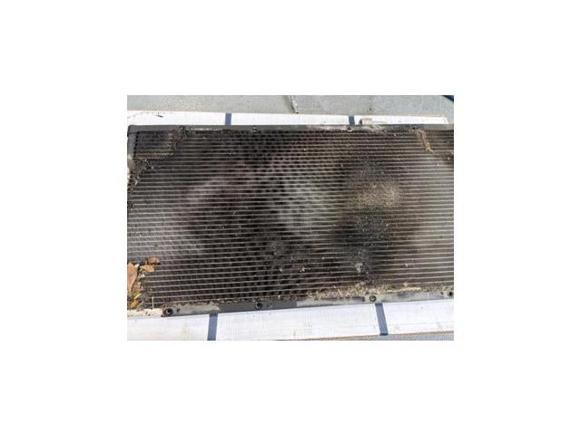 日産　キャラバン　NV350　冷たい風が出ない　暑い　電装系修理　 エアコンが効かない　ガス漏れ　ガス補充　ハイエース　走ると効き出す　藤井寺　羽曳野　富田林　柏原　八尾　堺　阪南鈑金