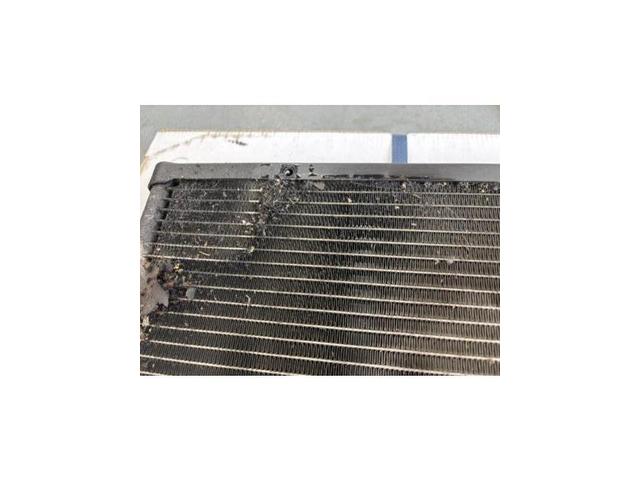 日産　キャラバン　NV350　冷たい風が出ない　暑い　電装系修理　 エアコンが効かない　ガス漏れ　ガス補充　ハイエース　走ると効き出す　藤井寺　羽曳野　富田林　柏原　八尾　堺　阪南鈑金