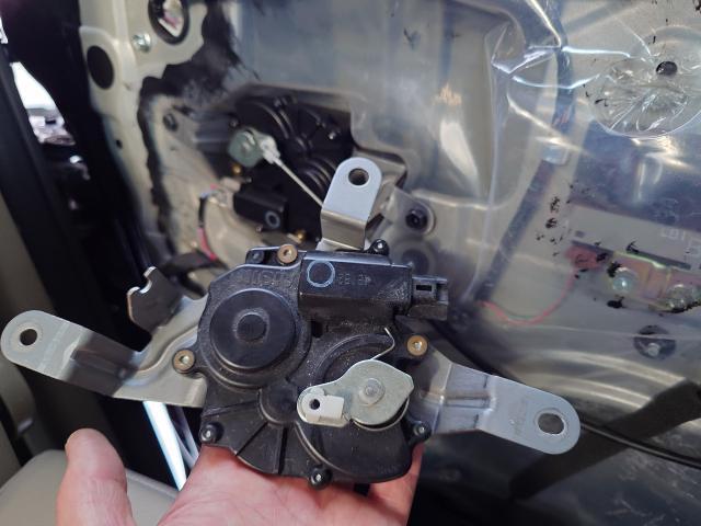 日産　セレナ　スライドドアが開かない　開きにくい c25 c26 c27　電装系修理　藤井寺　羽曳野　富田林　柏原　八尾　堺　阪南鈑金　