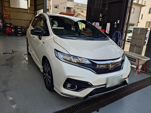 ホンダ　フィット　板金・外装補修　事故　バンパー　擦った　当てた　自損事故　格安修理　塗装　凹み　無料代車　阪南鈑金　藤井寺　羽曳野　富田林　柏原　阪南鈑金　藤井寺　富田林　柏原　羽曳野　阪南鈑金　gf1  gf5  gf4