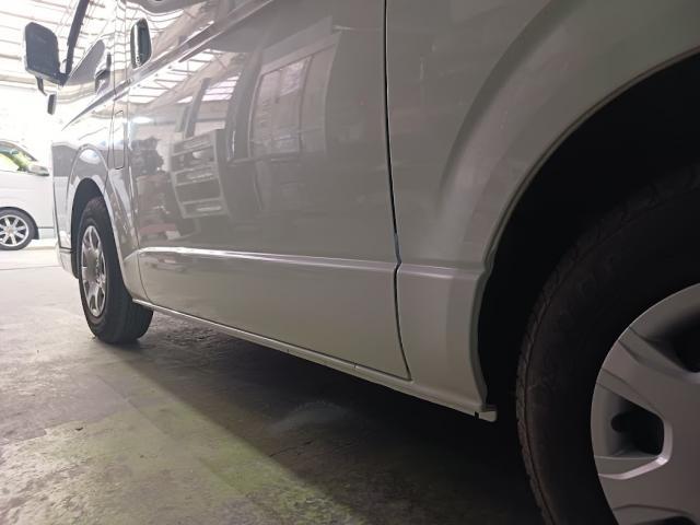 トヨタ　ハイエースワゴン　カラー　070　ホワイトパールクリスタルシャイン　左スライドドア・左サイドステップ修理　作業期間　4日　熊本市中央区　東区　西区　北区　植木町　南区　菊陽町　合志市　大津町　他地域のお客様も大歓迎です!!　