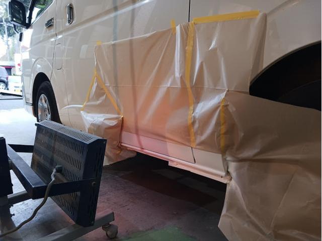 トヨタ　ハイエースワゴン　カラー　070　ホワイトパールクリスタルシャイン　左スライドドア・左サイドステップ修理　作業期間　4日　熊本市中央区　東区　西区　北区　植木町　南区　菊陽町　合志市　大津町　他地域のお客様も大歓迎です!!　