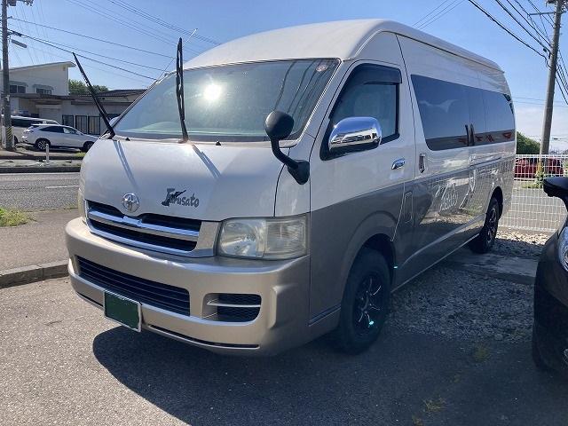 タクシーのご用命も承ります。様々なタイプのタクシーがございます。