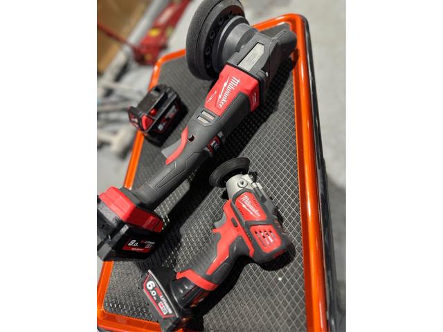 最新の設備と機材で、お客様のお車をピカピカにします