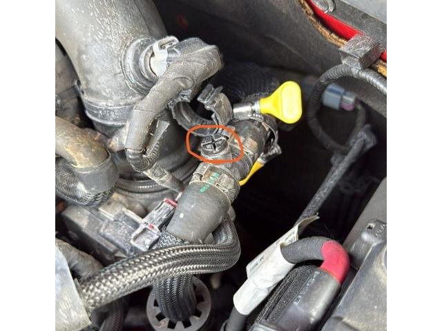 JEEP  コンパス　 冷却水漏れ　オーバーヒート　車のことならT-Factoryへ　大和郡山市　奈良市　天理市　橿原市　香芝市　五條市　奈良県全域　全国大歓迎
