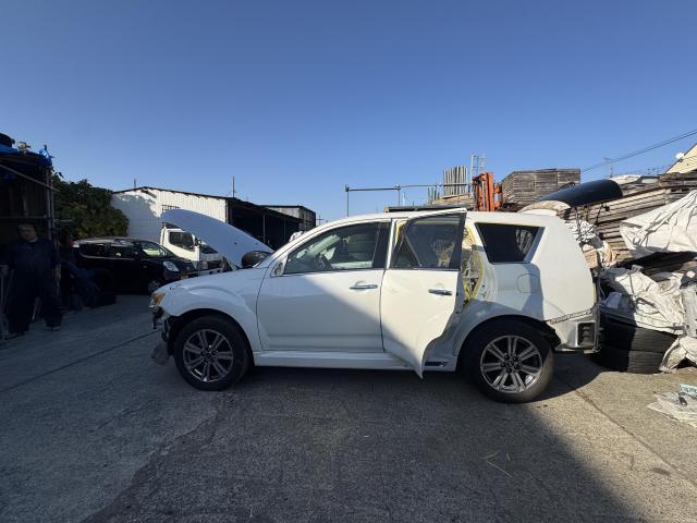 本日の作業　三菱　アウトランダー　オールペイント　①