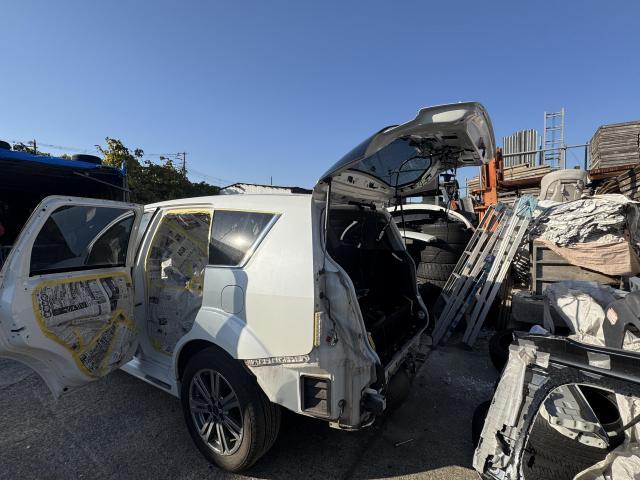 本日の作業　三菱　アウトランダー　オールペイント　①