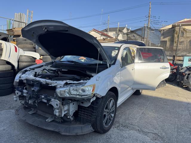 本日の作業　三菱　アウトランダー　オールペイント　①