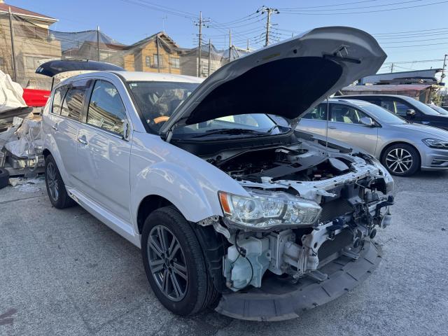 本日の作業　三菱　アウトランダー　オールペイント　①