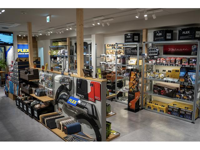 パーツショップ兼認証整備工場です。ＦＬＥＸ以外で購入したハイエースも大歓迎です！