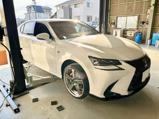 持ち込みタイヤ交換大歓迎！２０インチ扁平タイヤもお任せください。