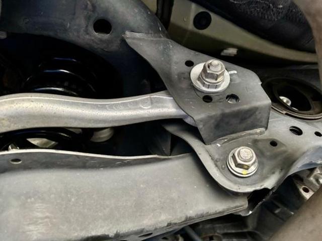 レクサス　ＩＳ　サスペンション・足回りパーツ取付　4輪アライメント調整　安い　岐阜市　大垣市　羽島市　各務原市　瑞穂市　本巣市　美濃加茂市　北方町　稲沢市　一宮市　愛西市　名古屋市　清須市　江南市　滋賀県