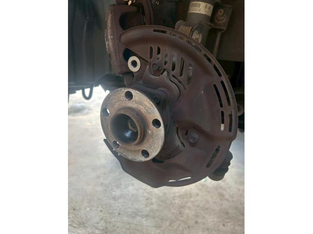 トヨタ　８６　ルーフ鈑金、ボンネット鈑金、フロントハブボルトの交換