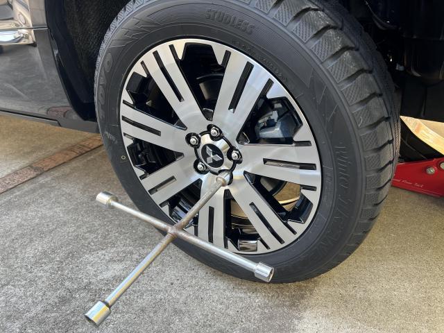 デリカD:5 スタッドレスタイヤ交換 純正18インチ 225/55R18 デリカD:5 スタッドレスタイヤ交換 純正18インチ 225/55R18