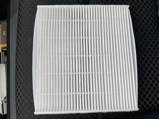 トヨタ　カローラフィールダー　エアコンフィルター交換