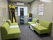 待合室完備！作業中にくつろいでお待ちいただけます。