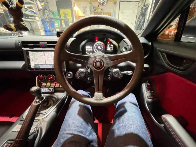 トヨタGR86 エアロパーツ、GTウィング、ドレスアップライト、カーボンボンネット、ステアリング、タイヤ、ホイールマフラー、車高調整
持ち込み　取り付け