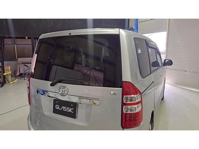 豊中市　ZRR70　ノア　リアガラス交換