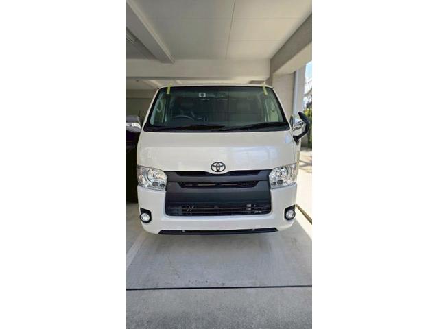 大阪市　TRH200　ハイエース　フロントガラス交換