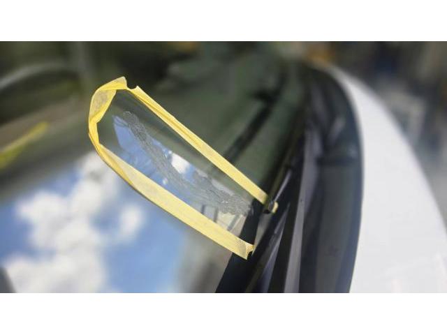 大阪府豊中市　DR17V　クリッパー　フロントガラス交換　GLASSIC