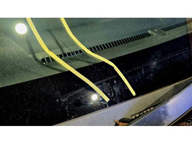 豊中市　GP5　フィットハイブリッド　フロントガラス交換　飛び石　GLASSIC