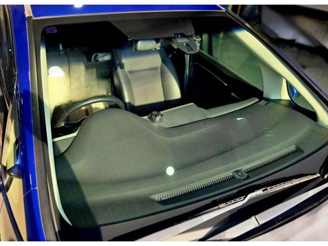 豊中市　GP5　フィットハイブリッド　フロントガラス交換　飛び石　GLASSIC