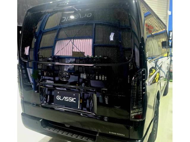 兵庫県尼崎市　トヨタ　TRH200　ハイエース　リアガラス交換　カーフィルム　GLASSIC（グラシック）