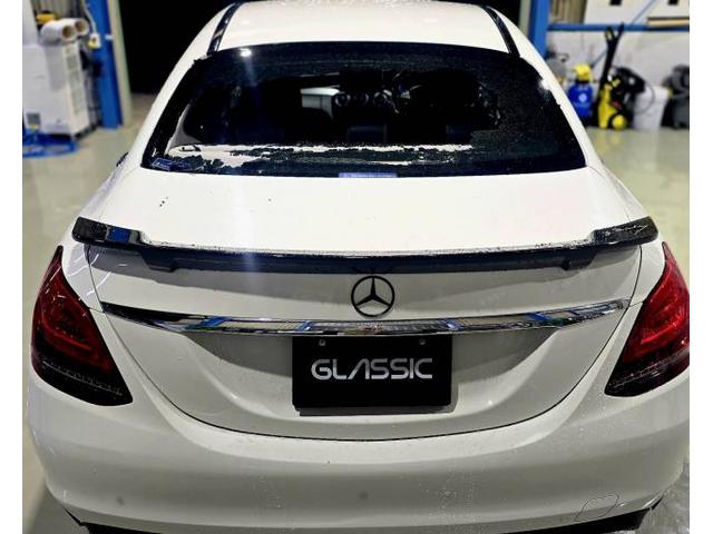 大阪市福島区　メルセデス・ベンツ　205　Ｃクラス　リアガラス交換　GLASSIC（グラシック）