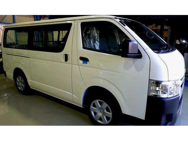 大阪市城東区　トヨタ　ハイエース　カーフィルム　スモーク　GLASSIC（グラシック）