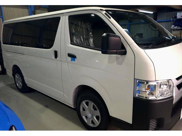 大阪市城東区　トヨタ　ハイエース　カーフィルム　スモーク　GLASSIC（グラシック）