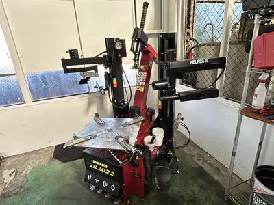 タイヤの組み換え作業もお任せください。