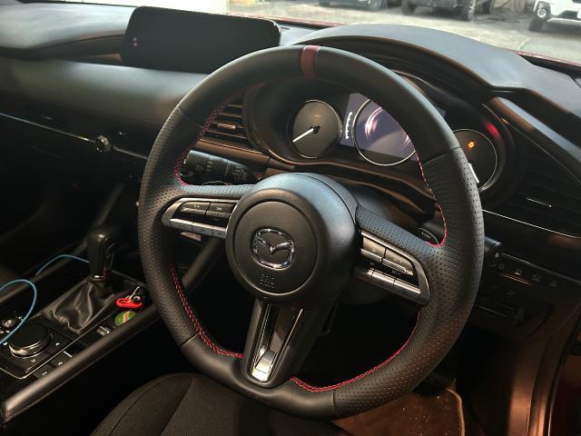 マツダ　ＭＡＺＤＡ３　ステアリング交換