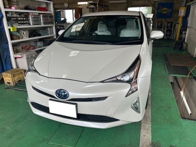 トヨタ　プリウス　車検　　ドアハンドルプロテクター剥がし
