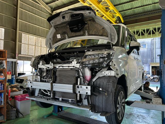 トヨタ　ルーミー　フロントバンパーキズ交換　パーツ交換修理

