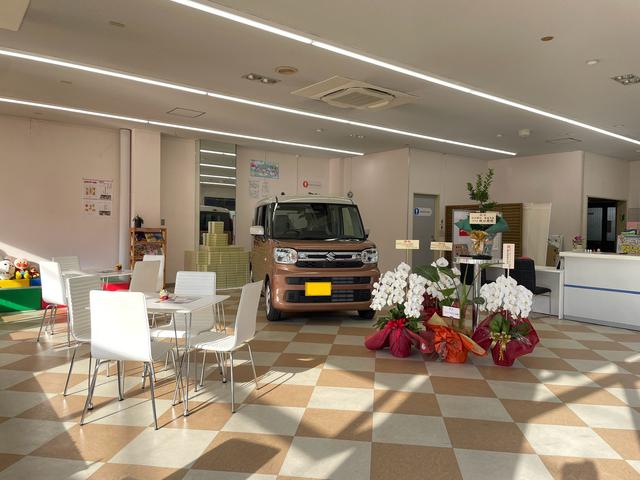 待合スペース１　作業をお待ちの間はのんびりお過ごしくださいね！