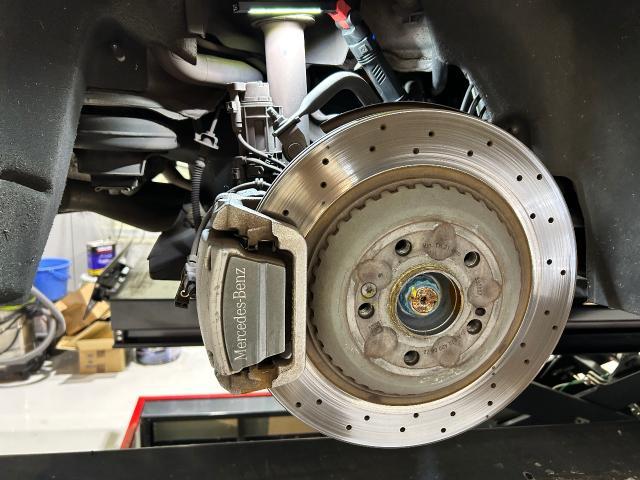 ベンツＳ550（222）プラグインハイブリッド【パーキングブレーキ取扱説明書参照】の警告灯点灯。サイドブレーキ右側動かない。坂戸市　鶴ヶ島市　日高市　毛呂山町　越生町　ときがわ町　鳩山町　東松山市　川越市　狭山市　入間市　他地域大歓迎です。