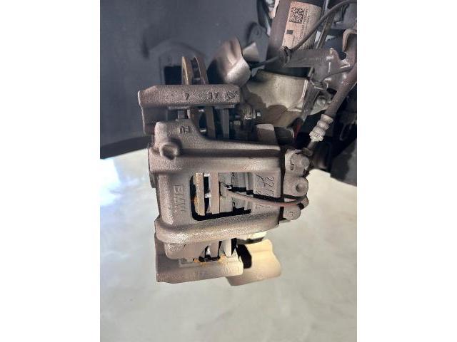 ＢＭＷ　３シリーズ（G20）低ダストタイプのブレーキパッドに交換。坂戸市　鶴ヶ島市　日高市　毛呂山町　越生町　ときがわ町　鳩山町　東松山市　川越市　狭山市　入間市　他地域大歓迎です。