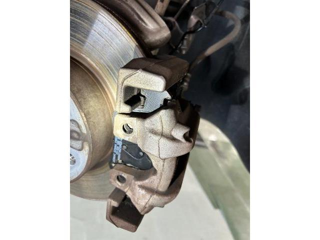 ＢＭＷ　３シリーズ（G20）低ダストタイプのブレーキパッドに交換。坂戸市　鶴ヶ島市　日高市　毛呂山町　越生町　ときがわ町　鳩山町　東松山市　川越市　狭山市　入間市　他地域大歓迎です。