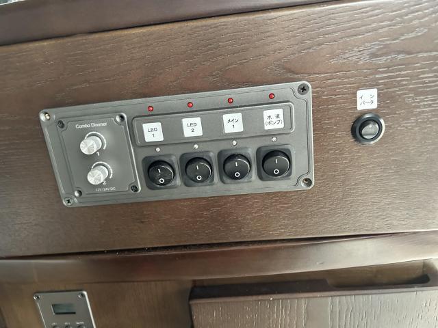 トヨタ　ハイエースワゴンキャンピングカー　電装修理