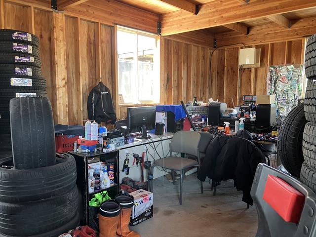 隠れガレージのように営業しております。