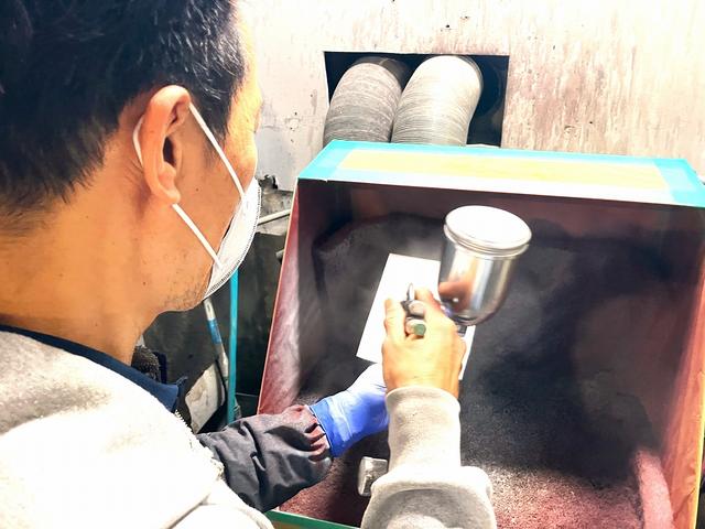 【工程１０】「現車と同色」を作り込みます